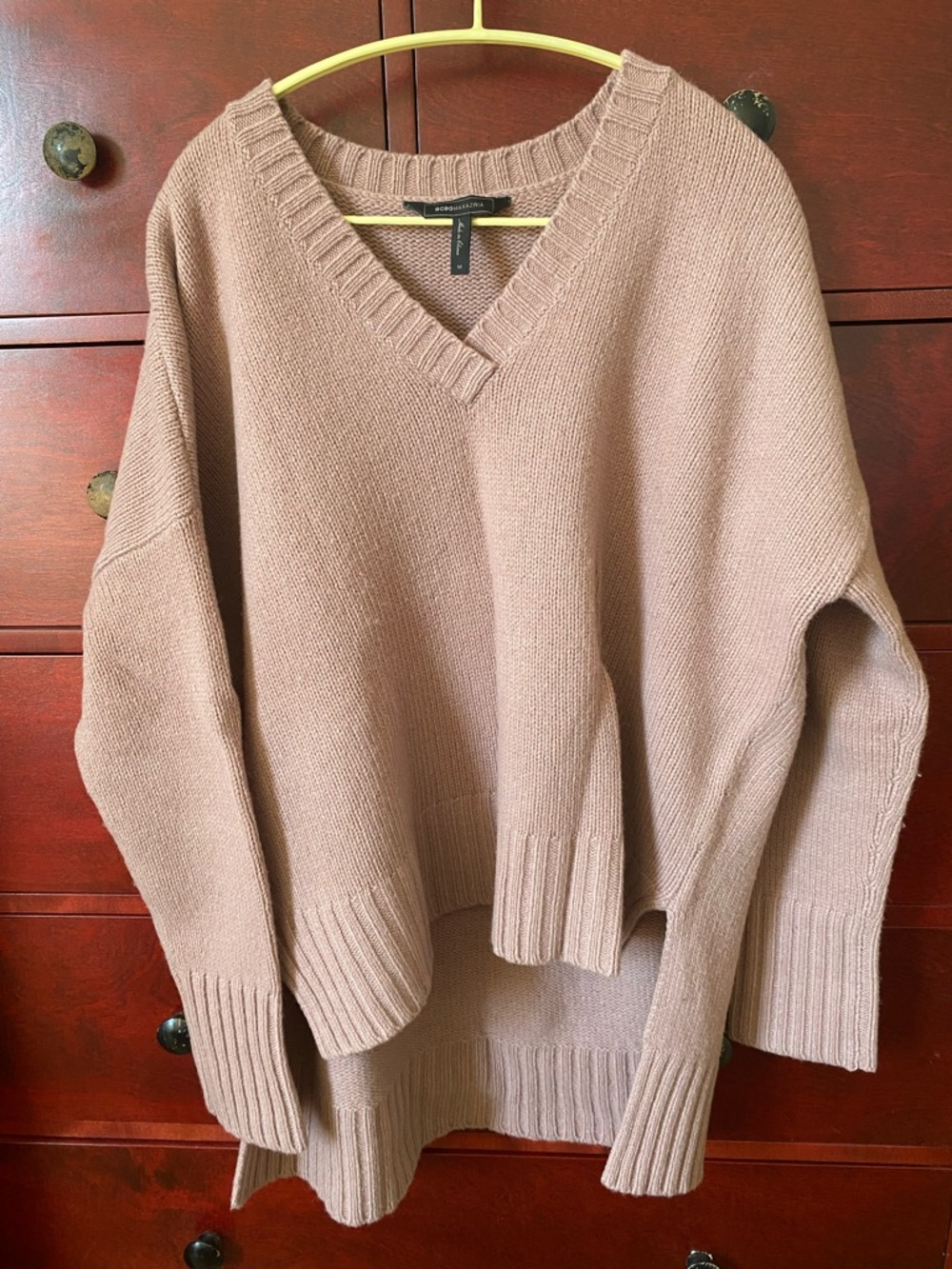 BCBGMaxAzria Dusty pink
V-Neck Relaxed Knit Sweater
